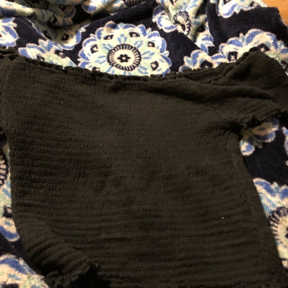 Black off the shoulder top🖤 - Picture 3 of 4